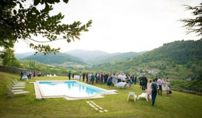Manoir majestueux à Satillieu avec piscine privée
